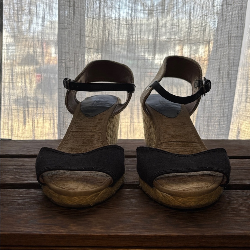 Lucky Brand Black Wedge Sandals - Picture 3 of 9
